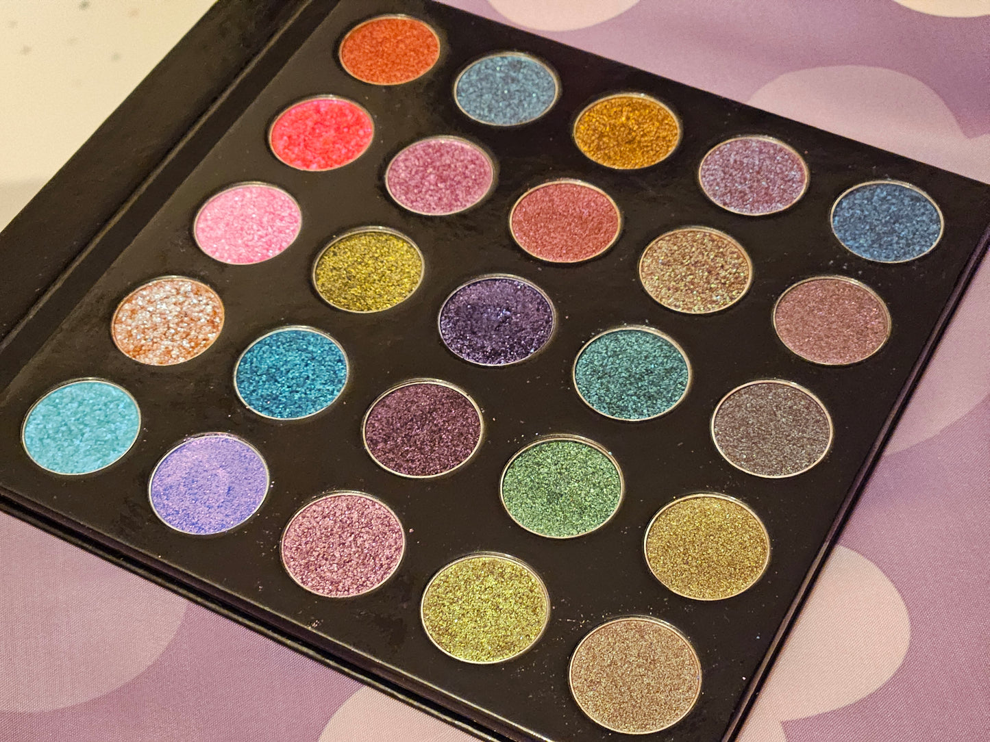 Vibrant-Glow Faint Multichrome Pressed Eyeshadow Palette