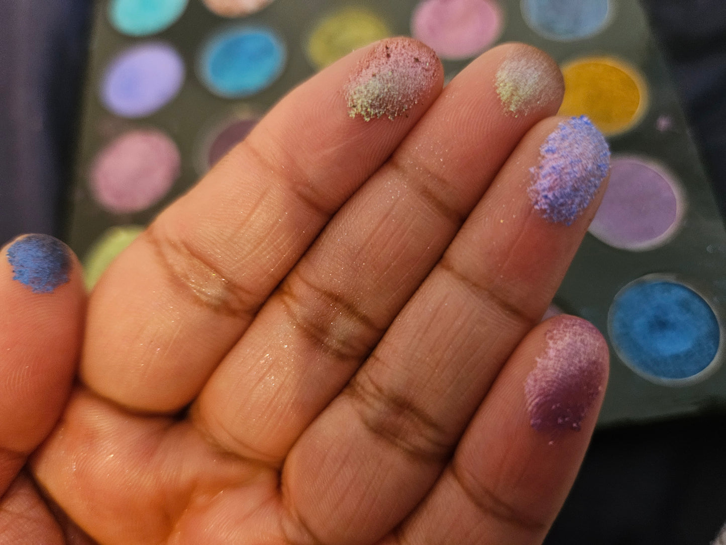 Vibrant-Glow Faint Multichrome Pressed Eyeshadow Palette